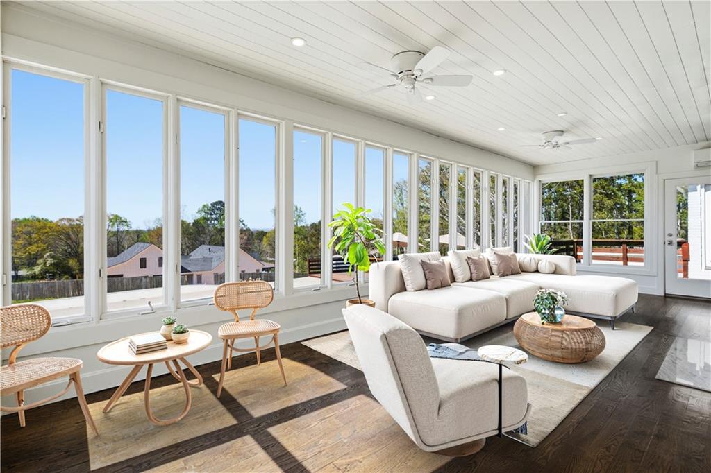 3326 Shoreland Drive