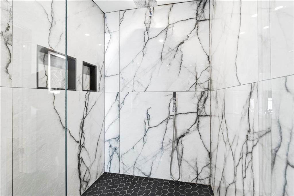 3326 Shoreland Drive