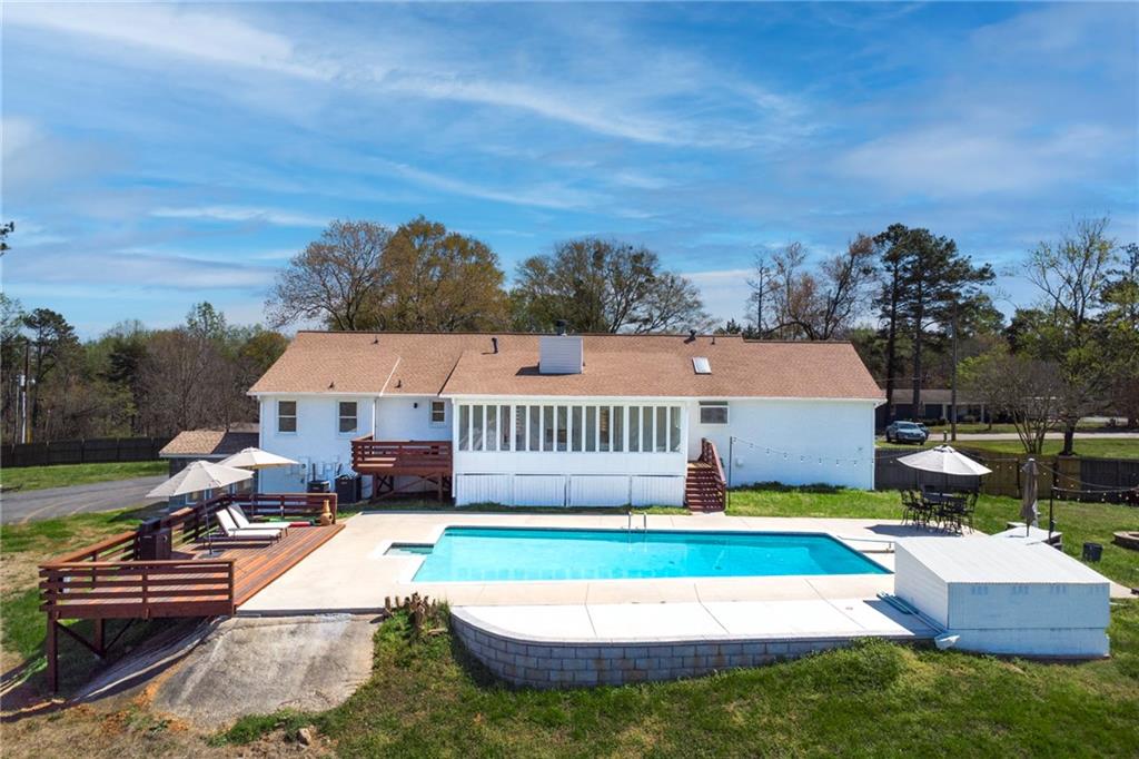 3326 Shoreland Drive