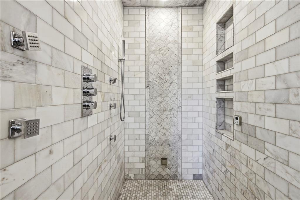 3326 Shoreland Drive