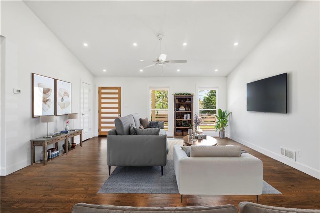 3326 Shoreland Drive