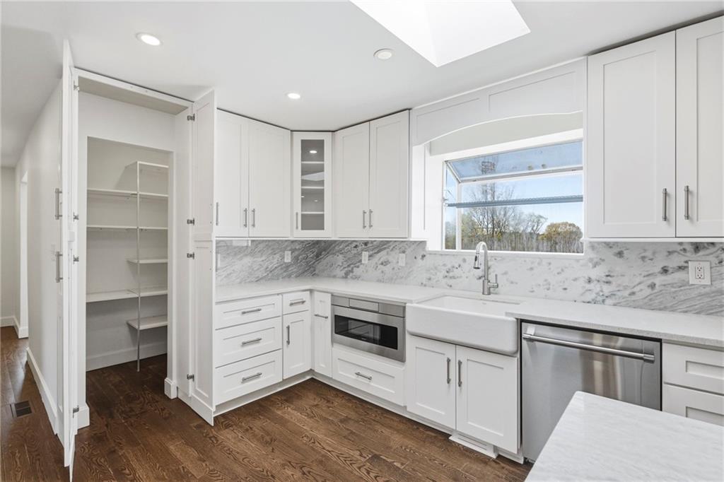 3326 Shoreland Drive