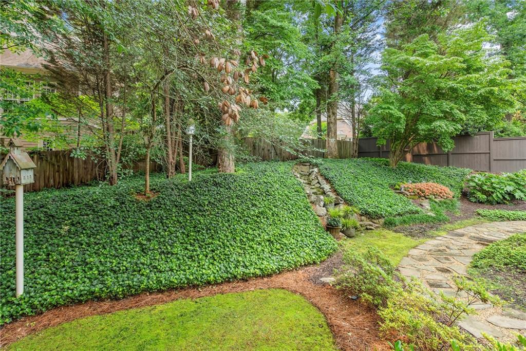 885 Carlton Ridge NE