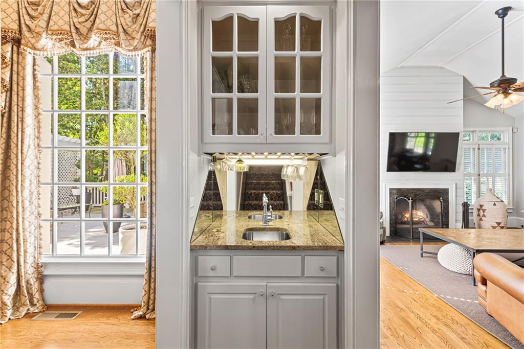 885 Carlton Ridge NE