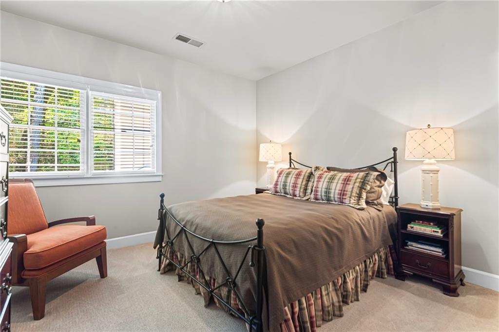 885 Carlton Ridge NE