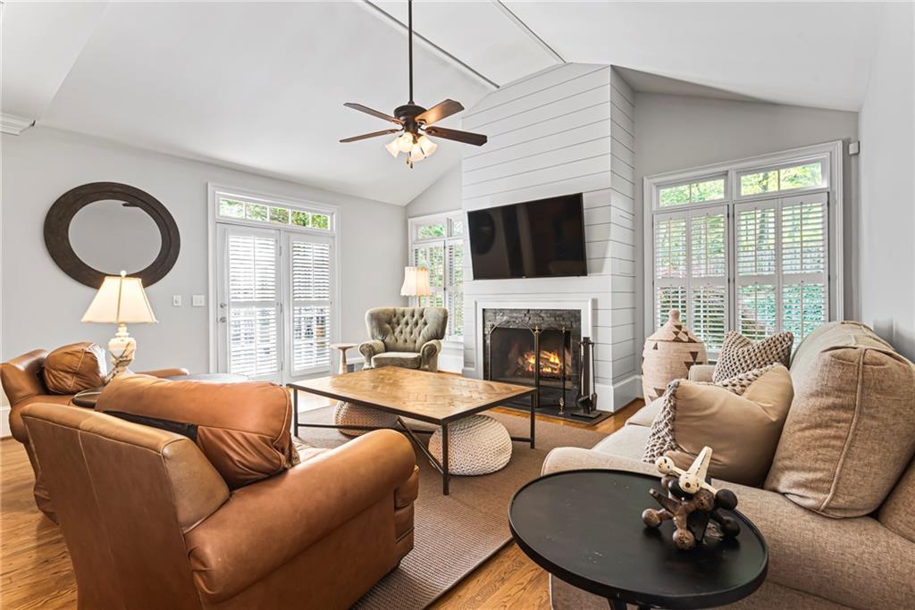 885 Carlton Ridge NE