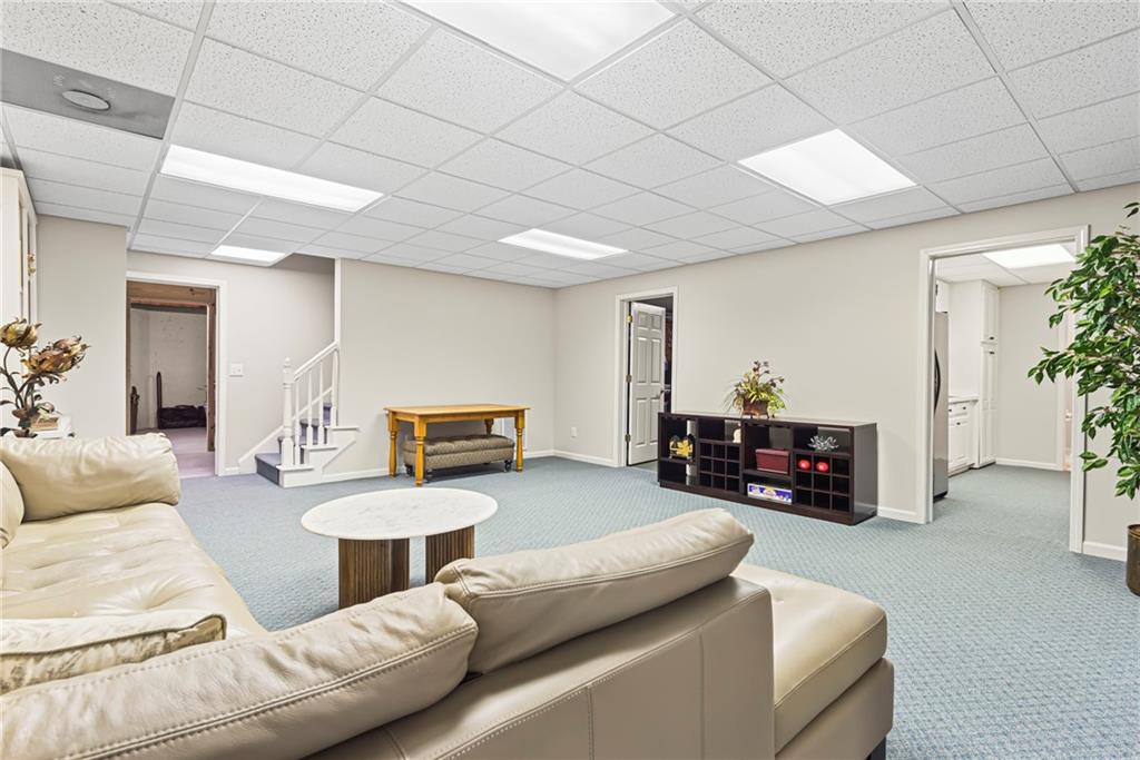 885 Carlton Ridge NE