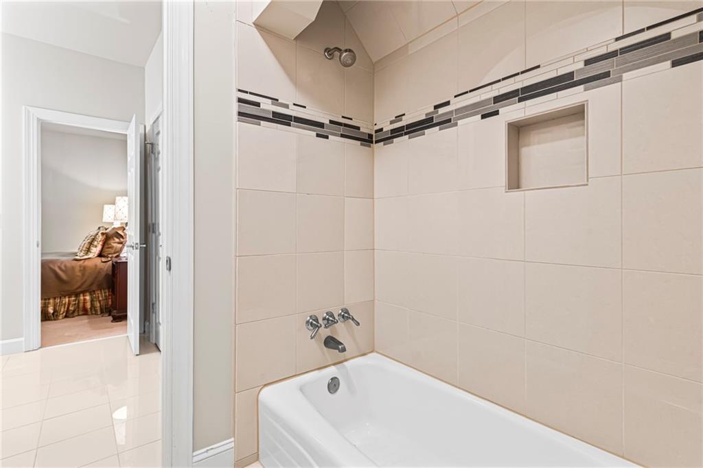 885 Carlton Ridge NE