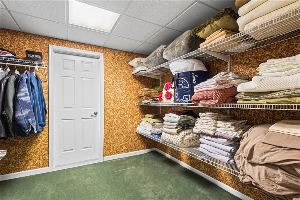 885 Carlton Ridge NE