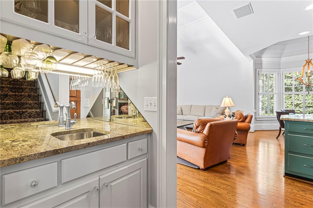 885 Carlton Ridge NE