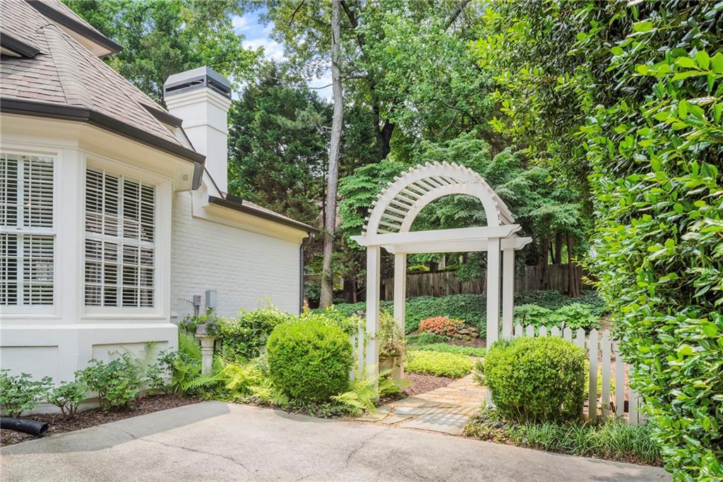 885 Carlton Ridge NE