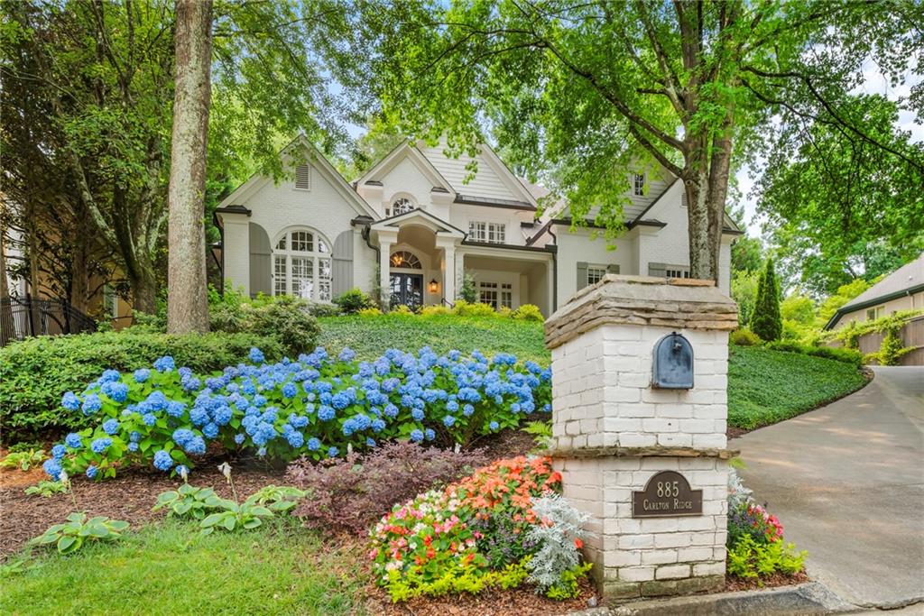 885 Carlton Ridge NE