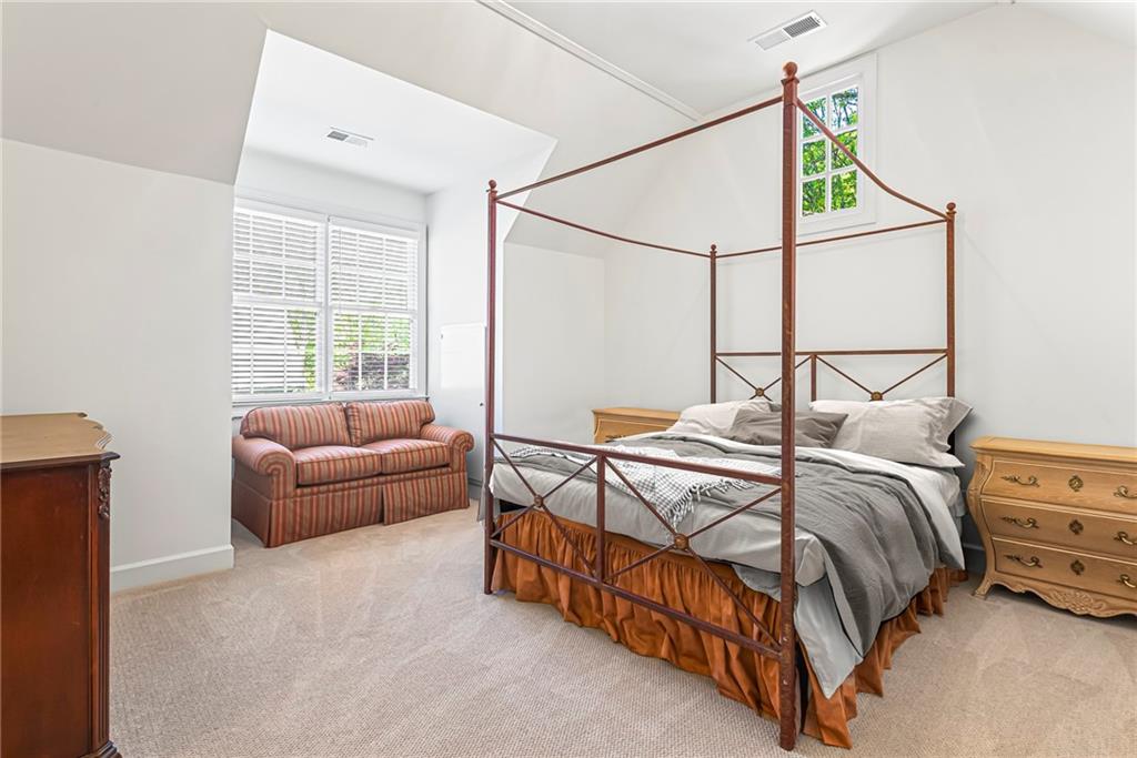 885 Carlton Ridge NE