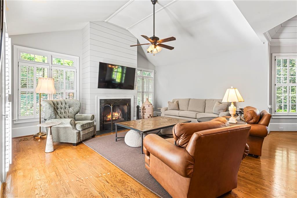 885 Carlton Ridge NE