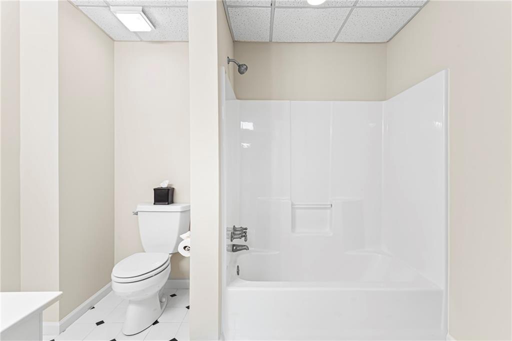 885 Carlton Ridge NE