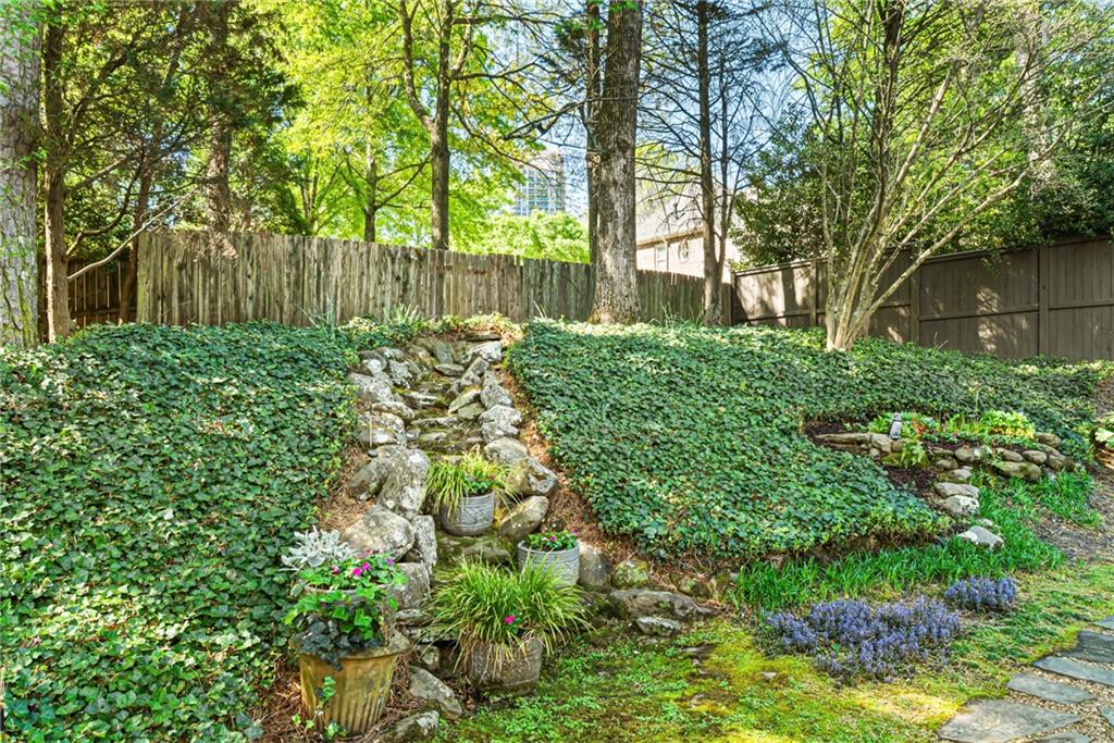 885 Carlton Ridge NE