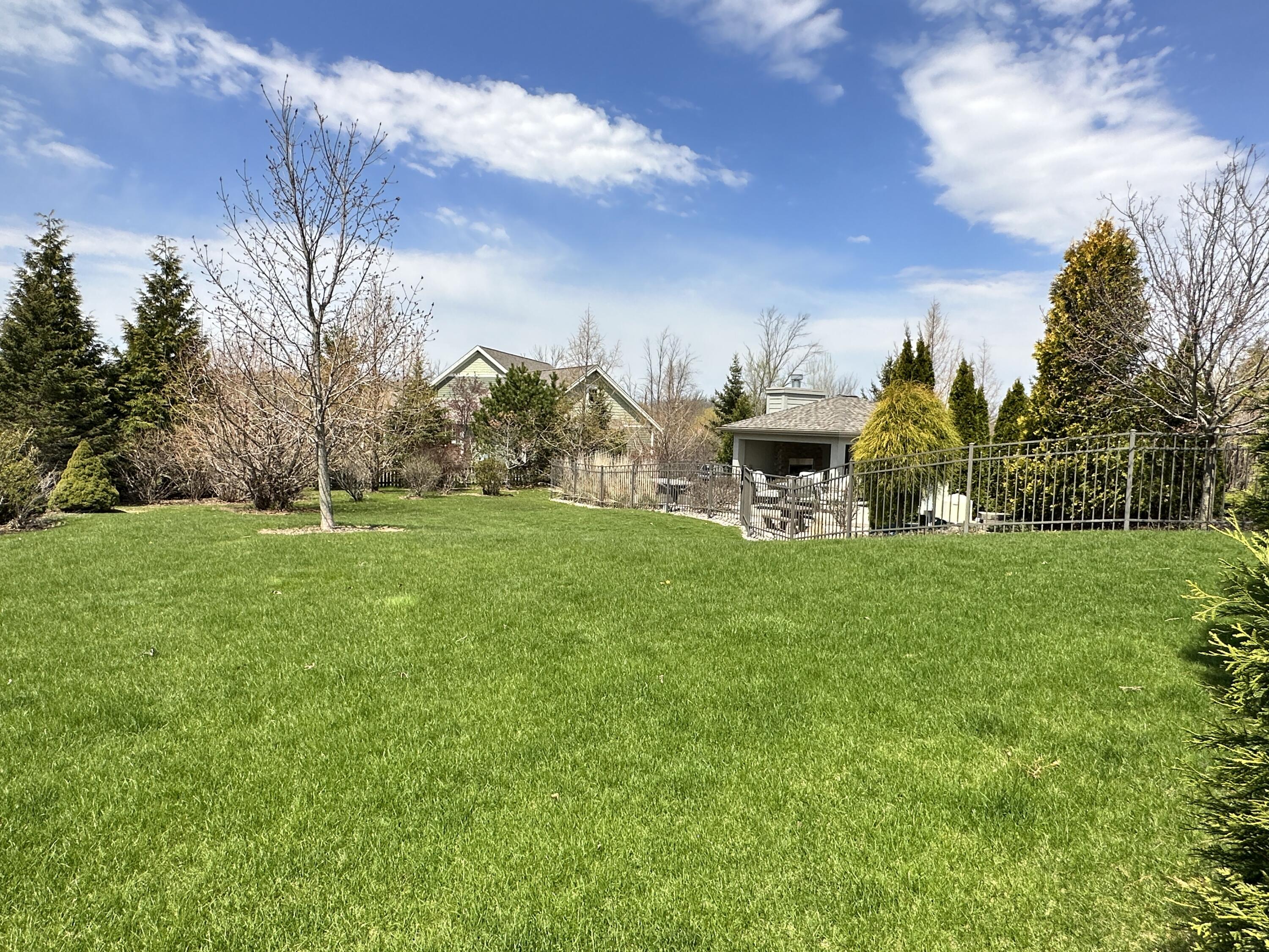 8449 White Oak Ct