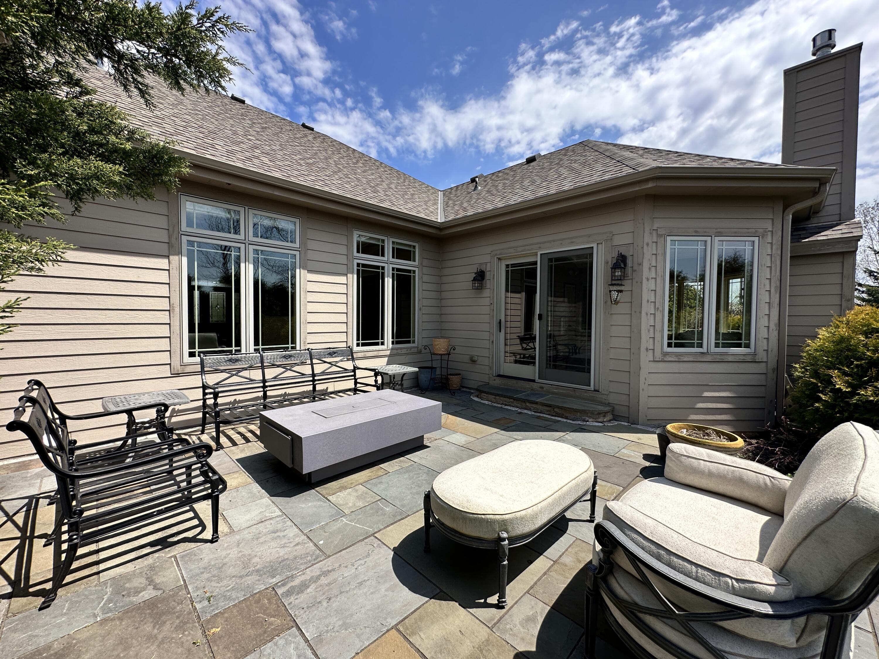 8449 White Oak Ct