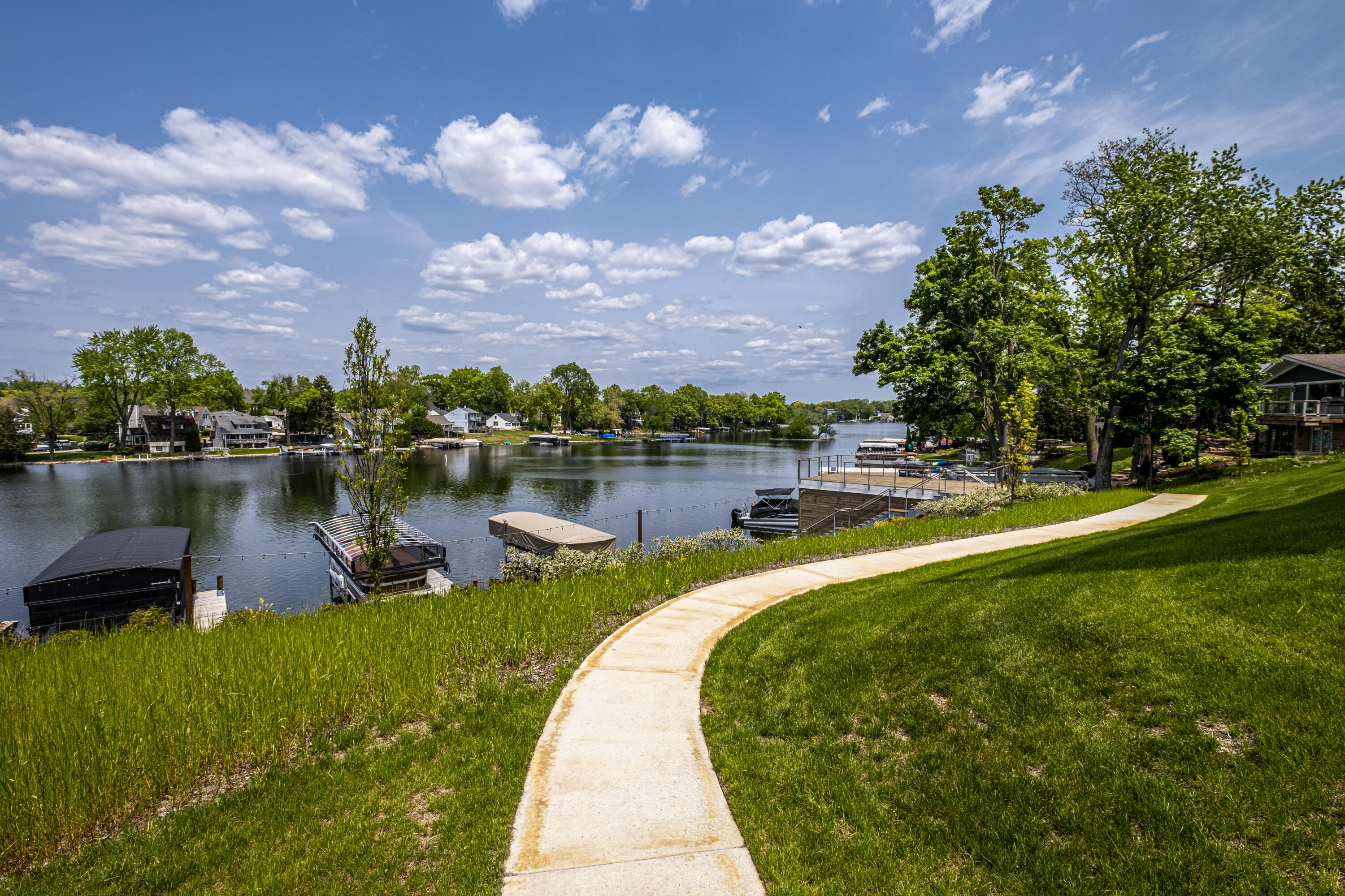 N52W35002 Lake Dr 301