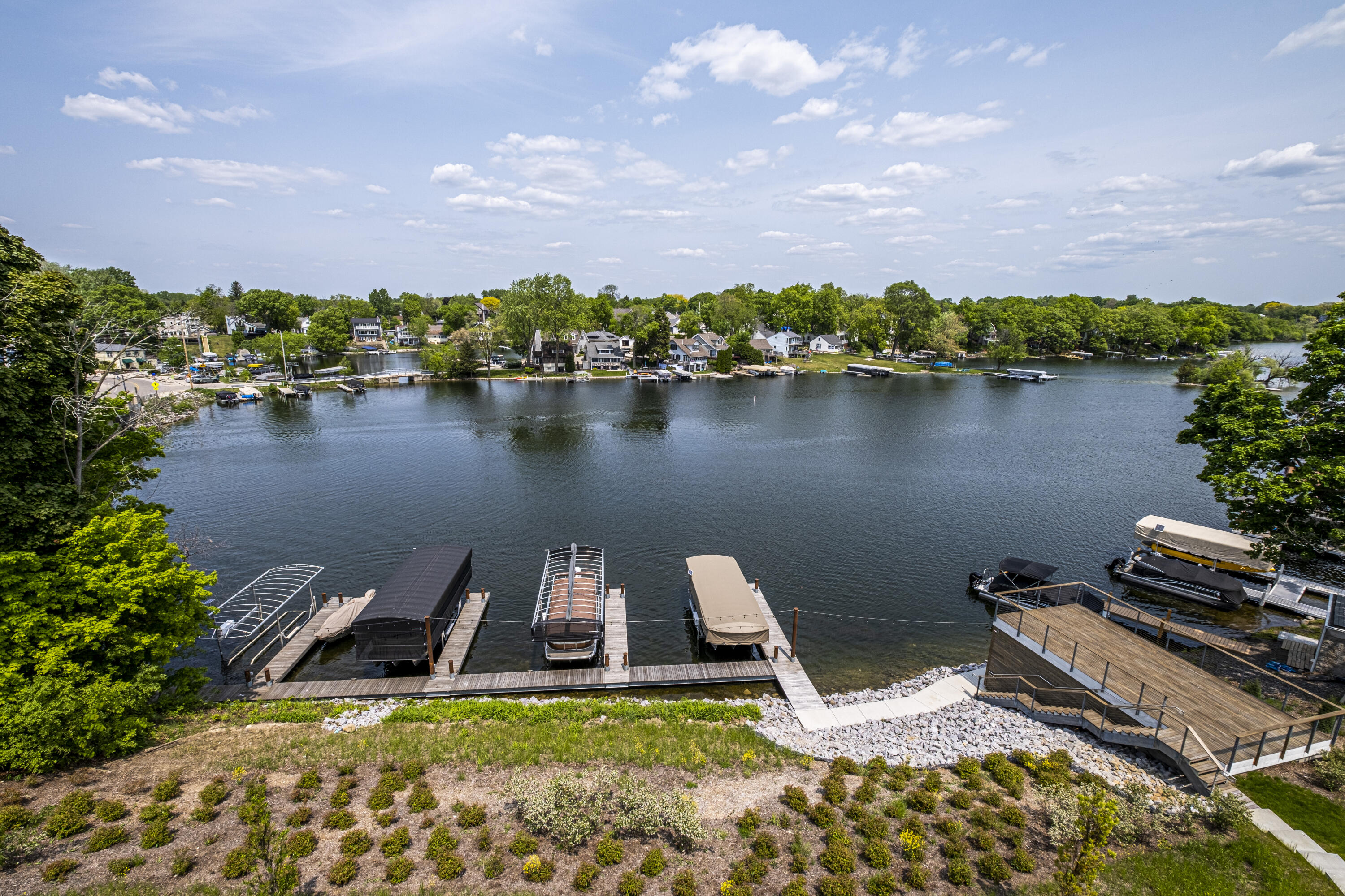 N52W35002 Lake Dr 301