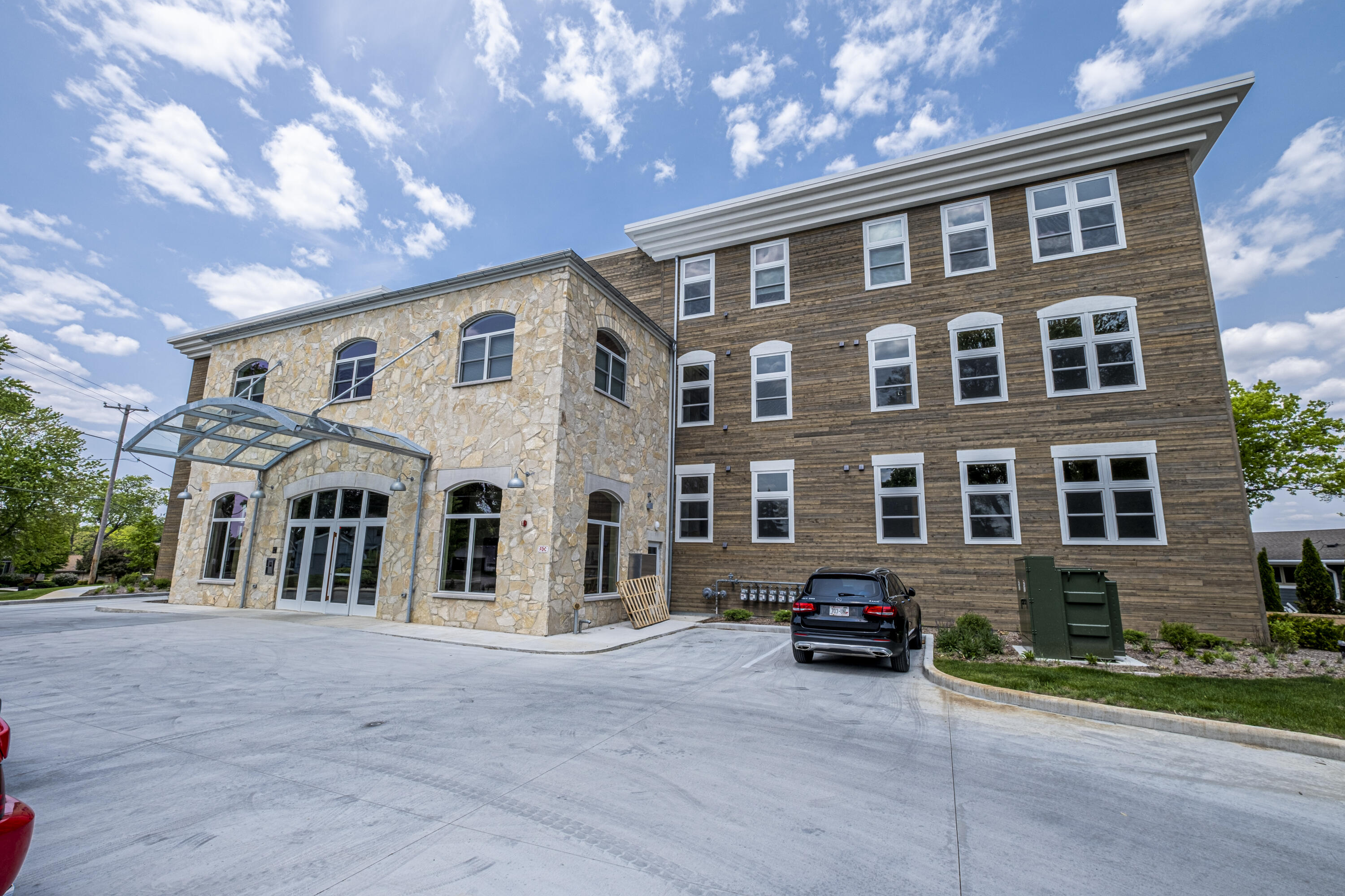 N52W35002 Lake Dr 301