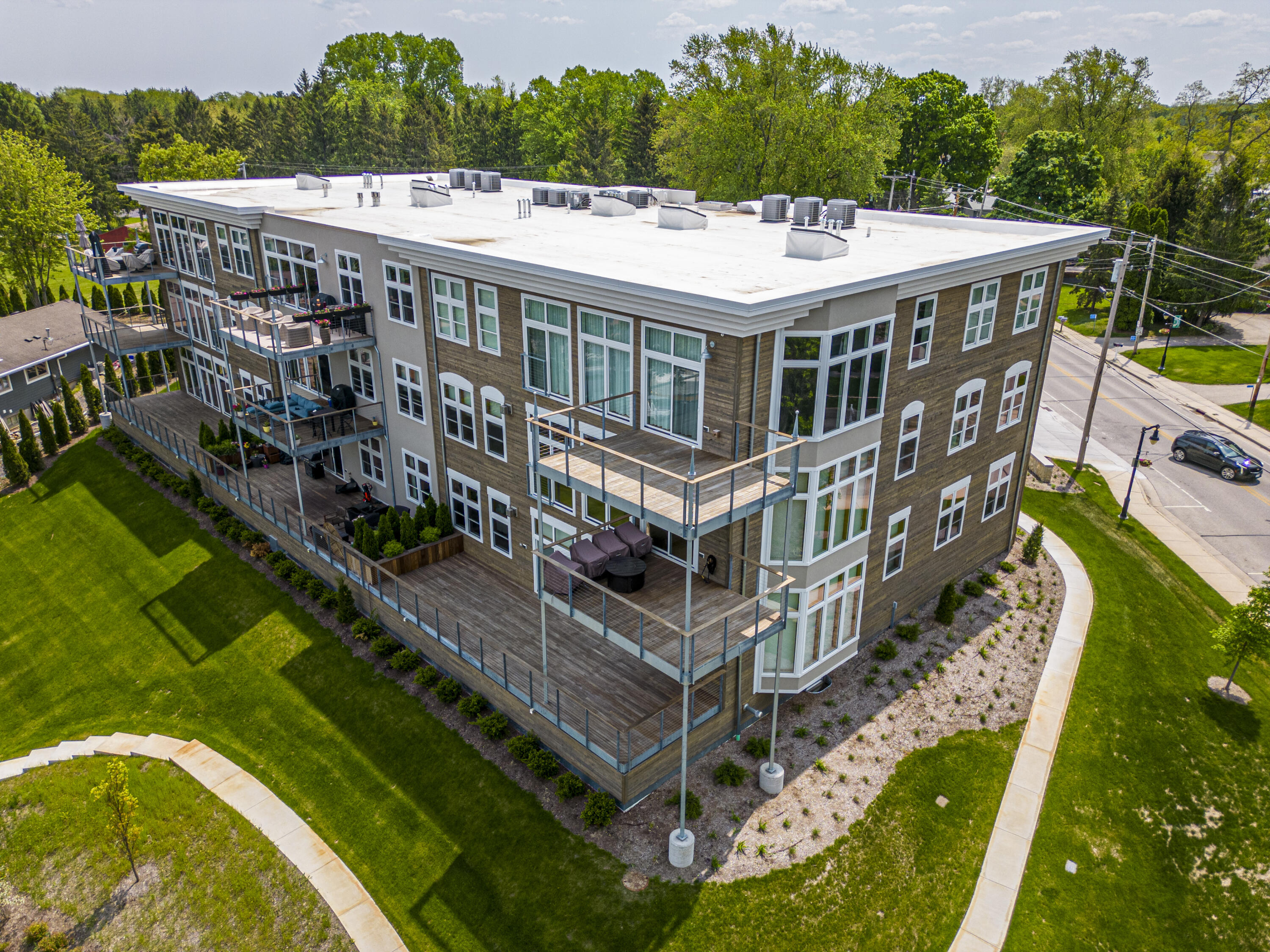 N52W35002 Lake Dr 301
