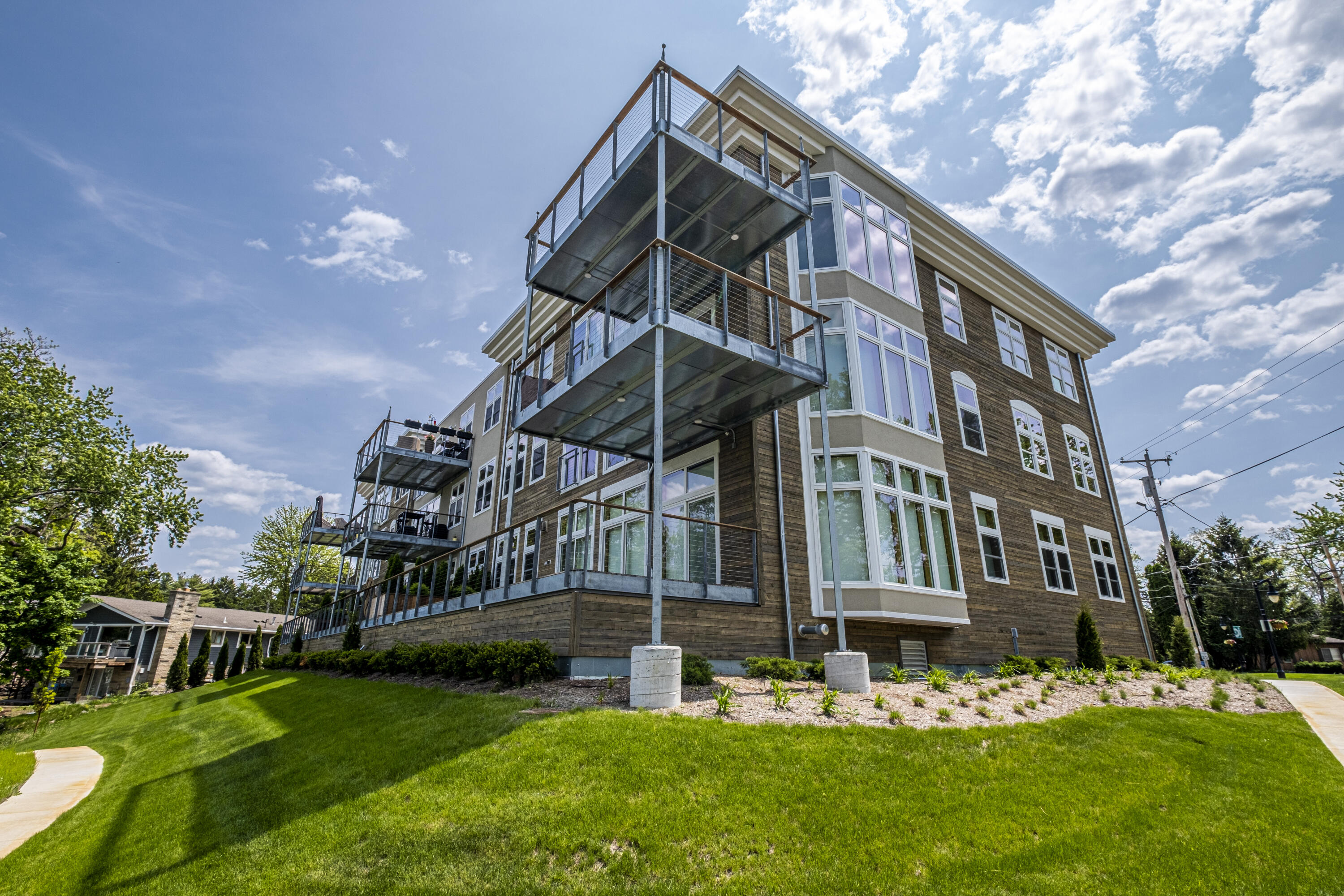 N52W35002 Lake Dr 301