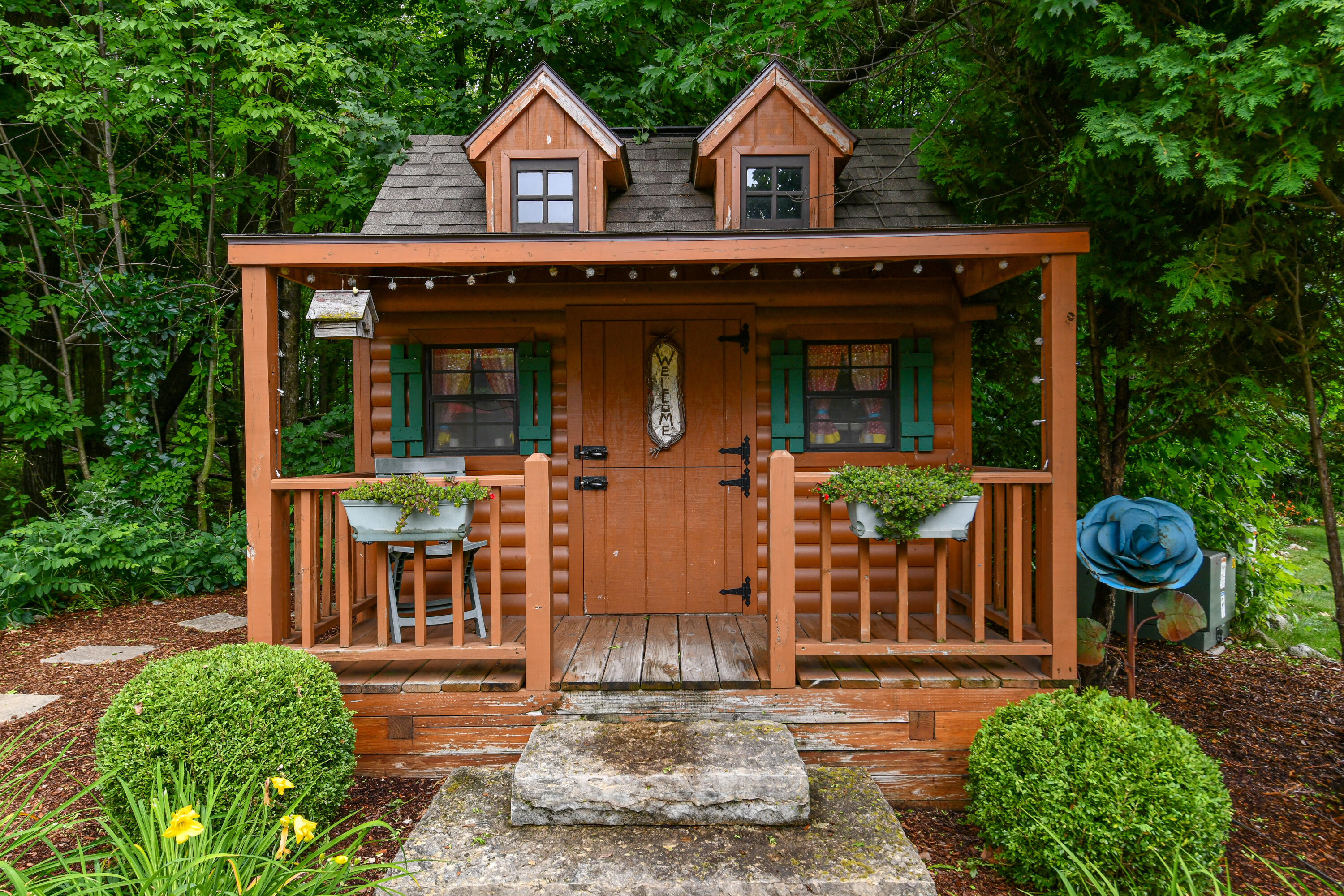 1211 Dahlia Ln