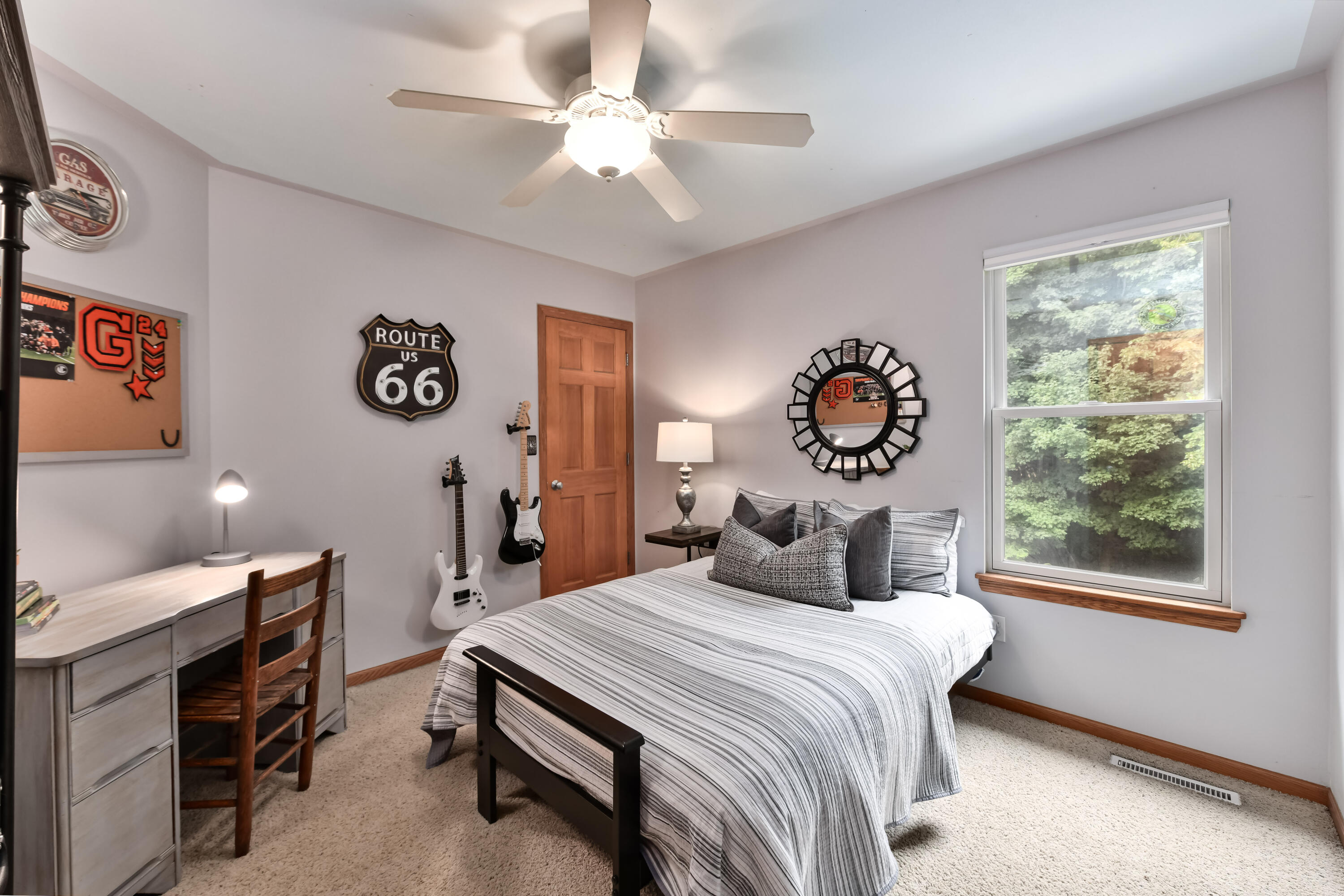 1211 Dahlia Ln