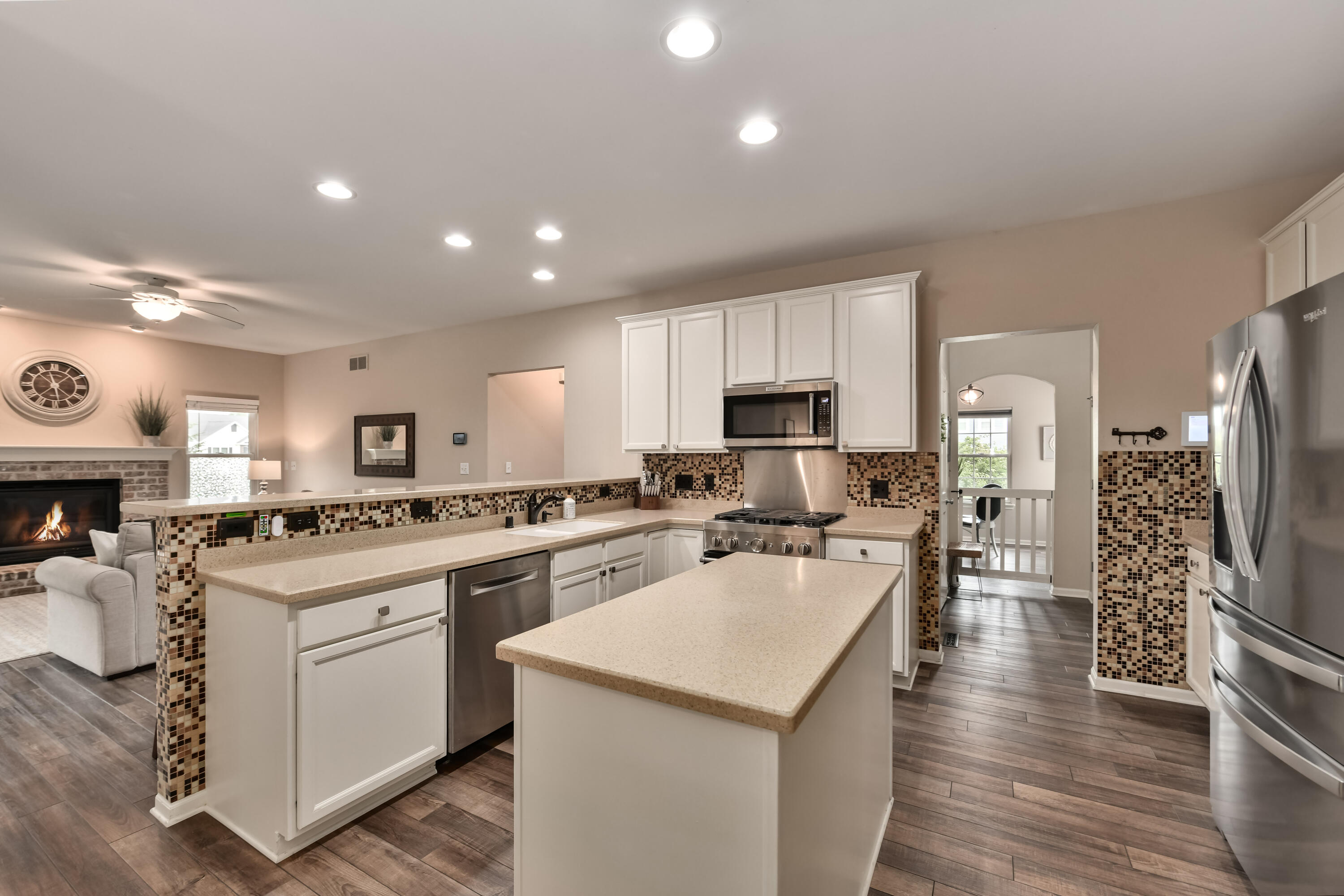 1211 Dahlia Ln