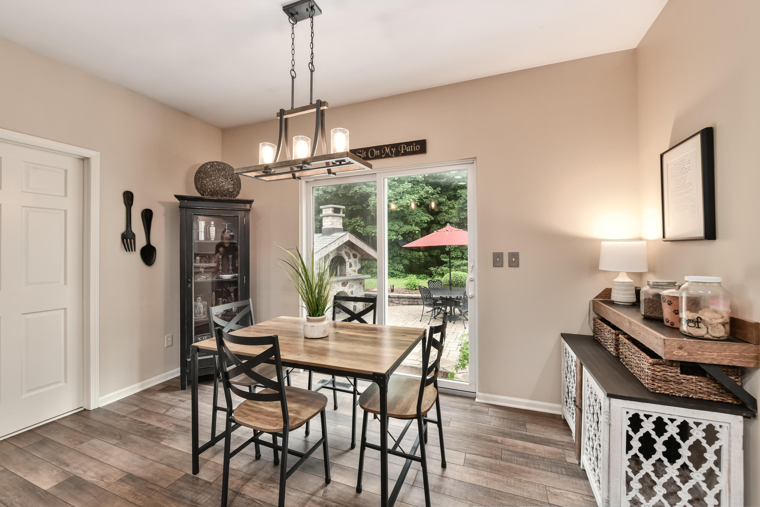 1211 Dahlia Ln