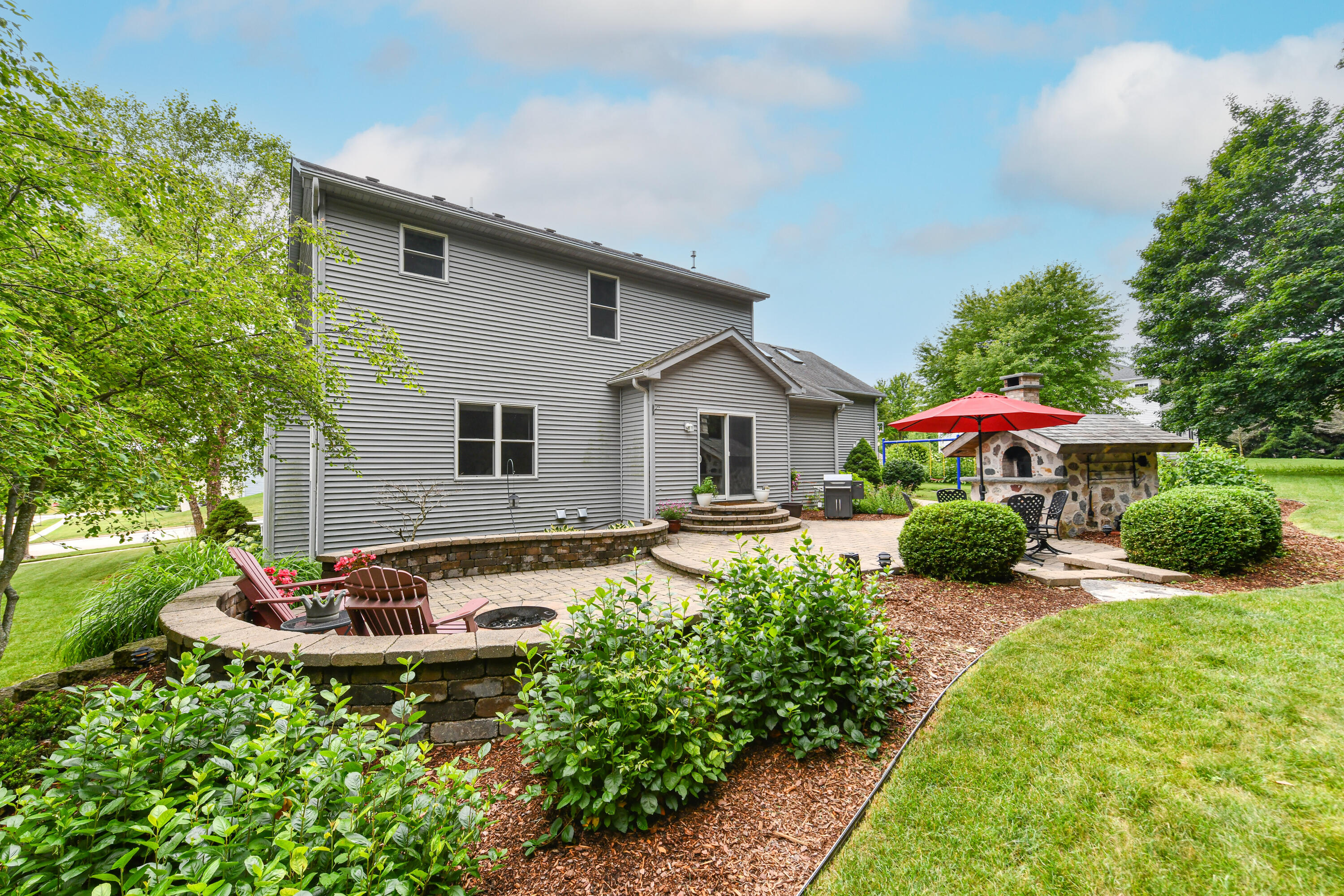 1211 Dahlia Ln
