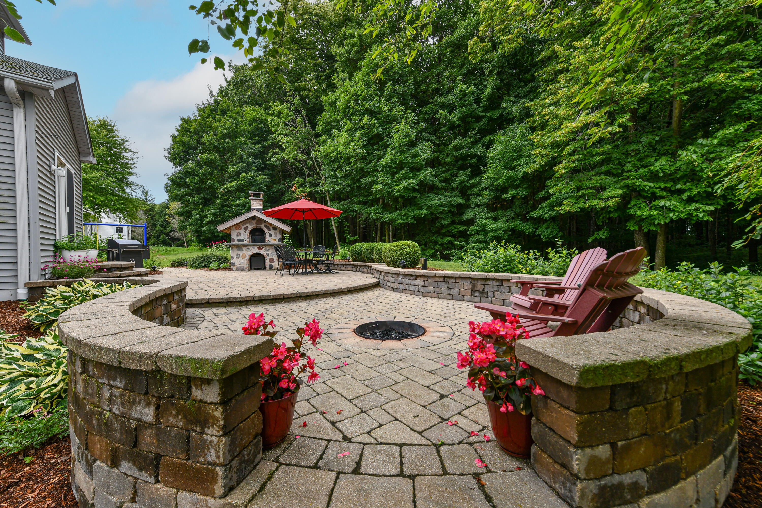 1211 Dahlia Ln