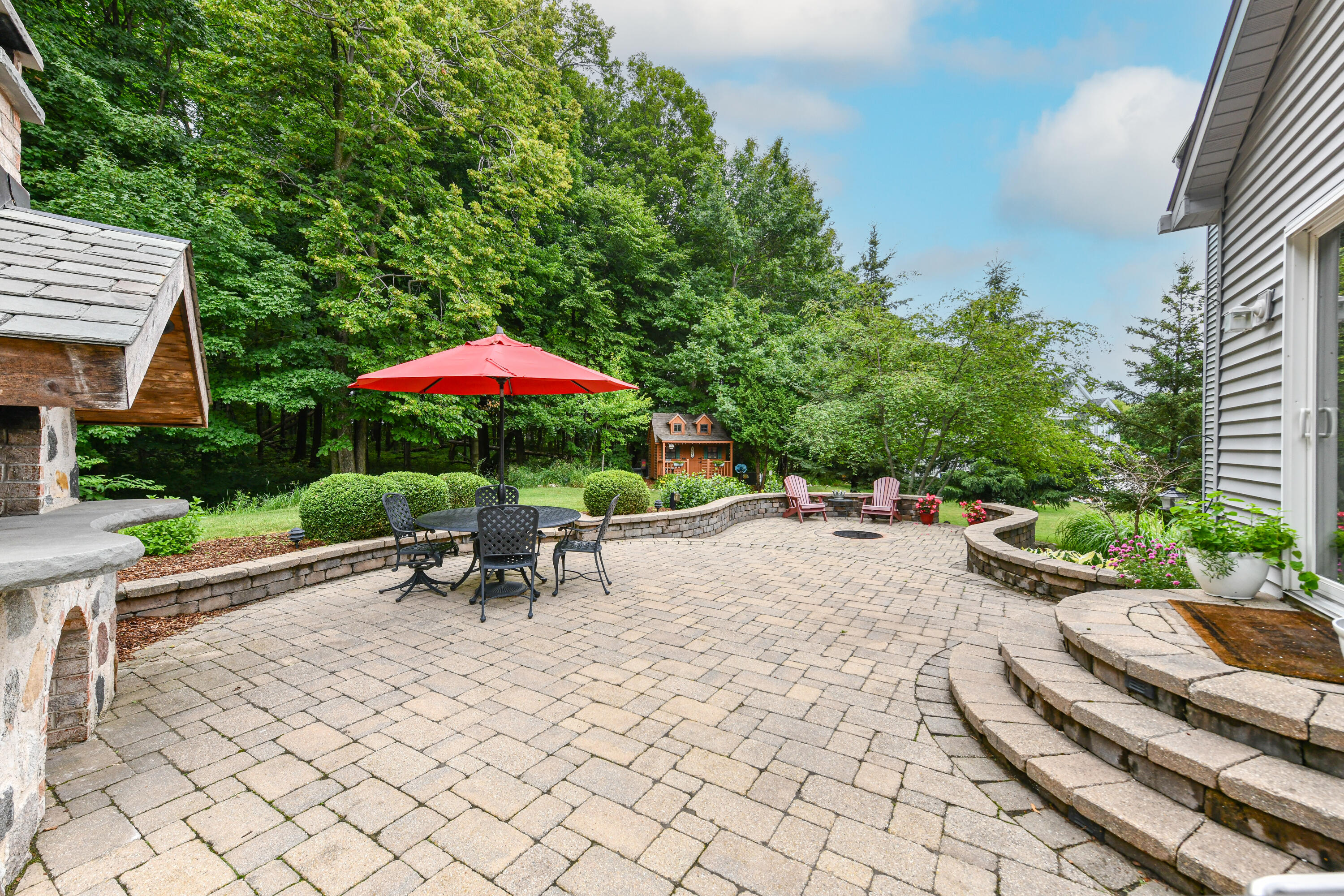 1211 Dahlia Ln