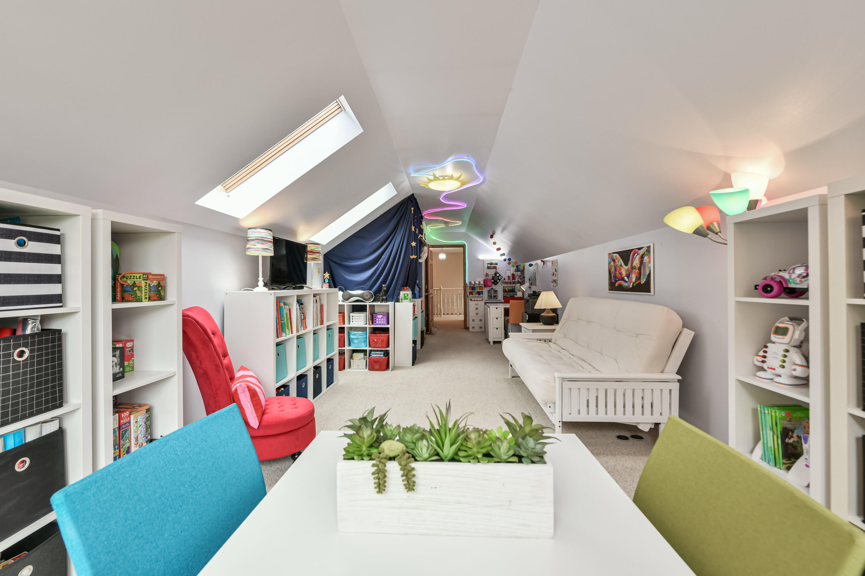 1211 Dahlia Ln