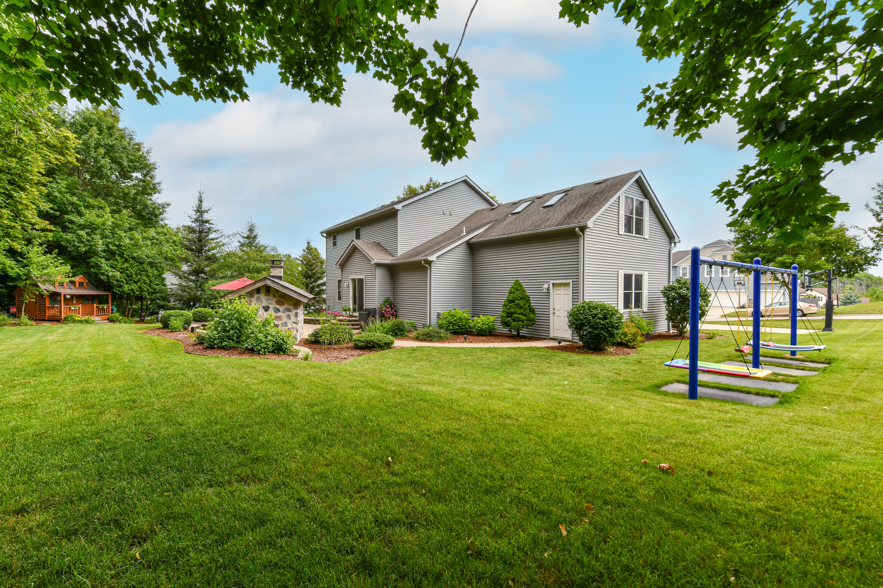 1211 Dahlia Ln