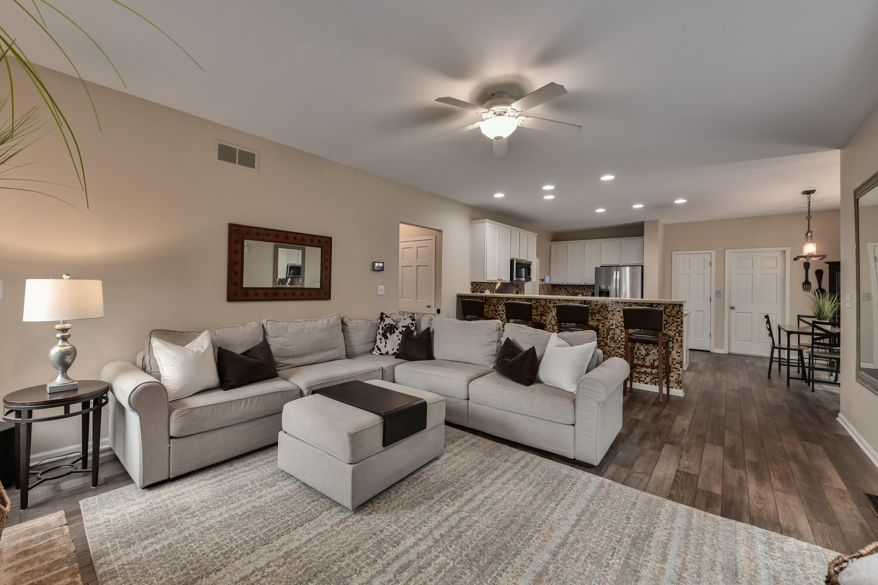 1211 Dahlia Ln