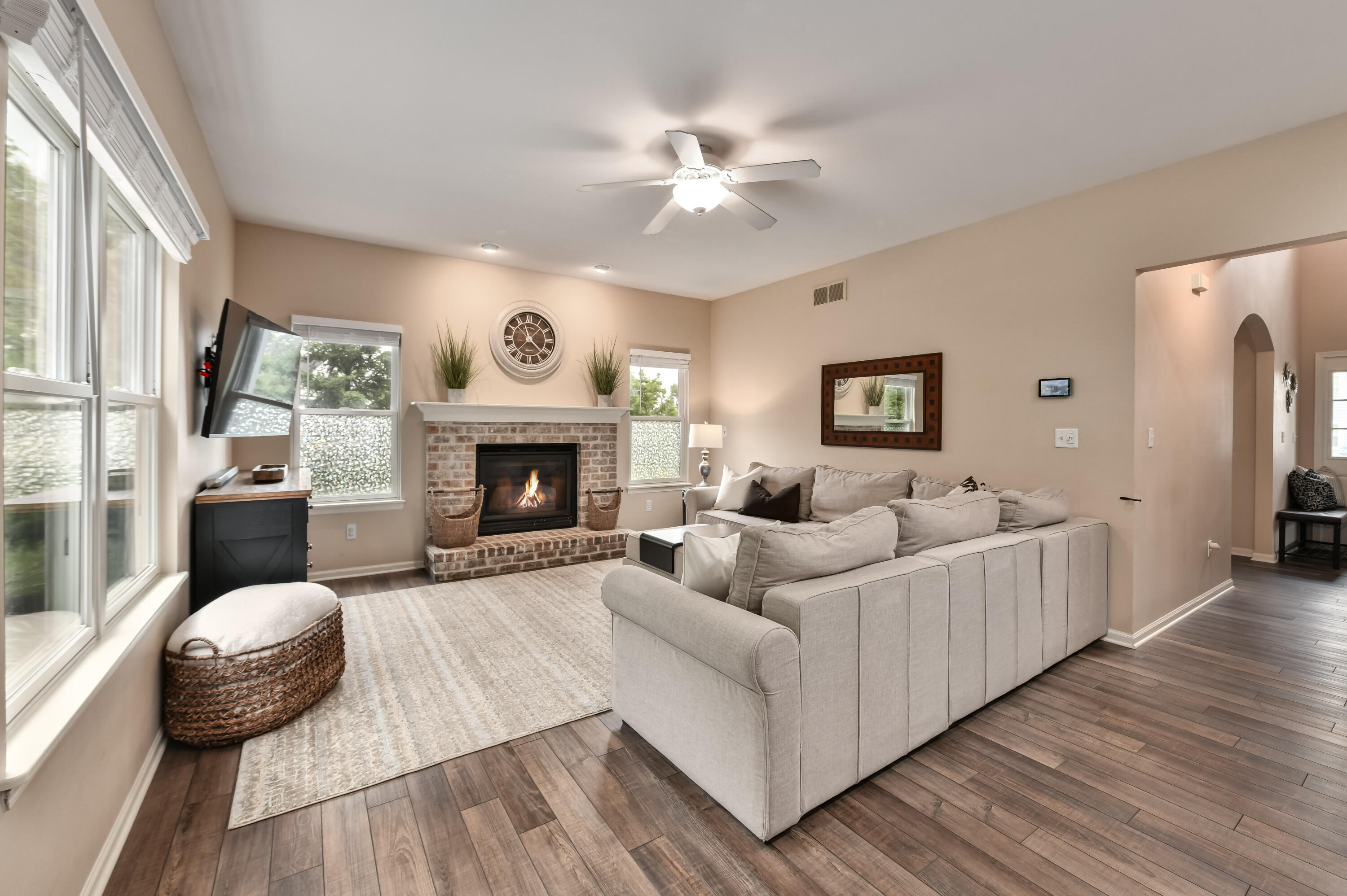 1211 Dahlia Ln