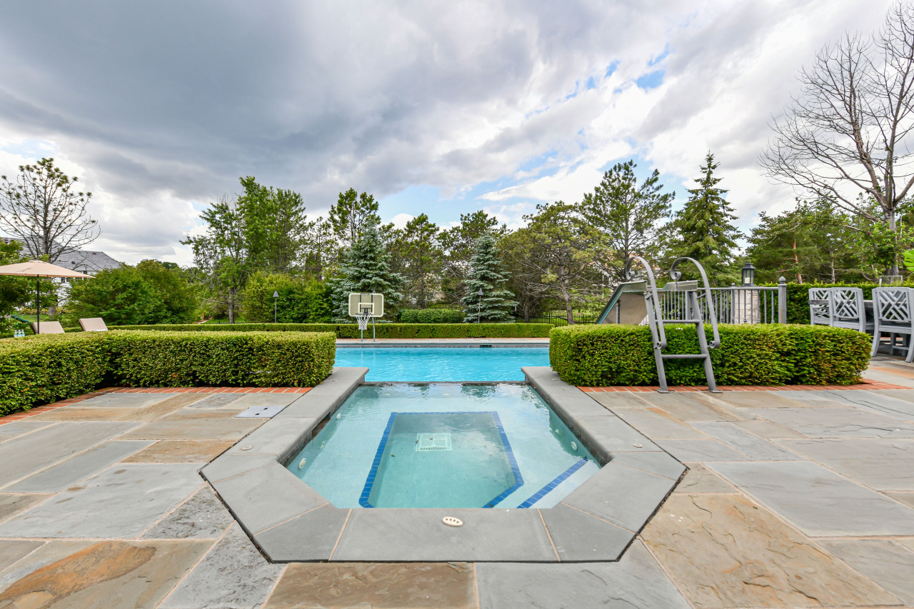 10505 N Pine Ridge Dr