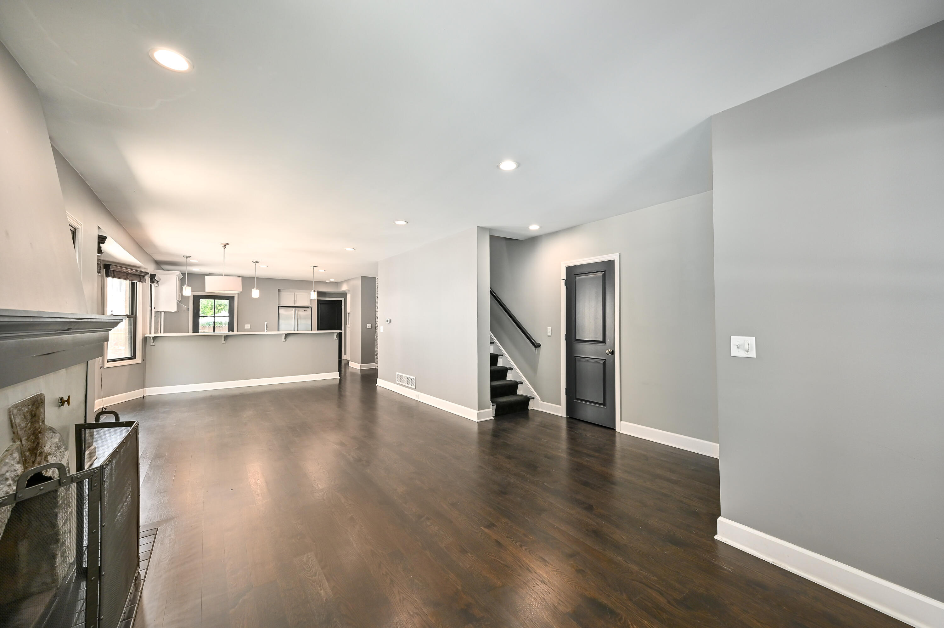 2432 N Lake Dr