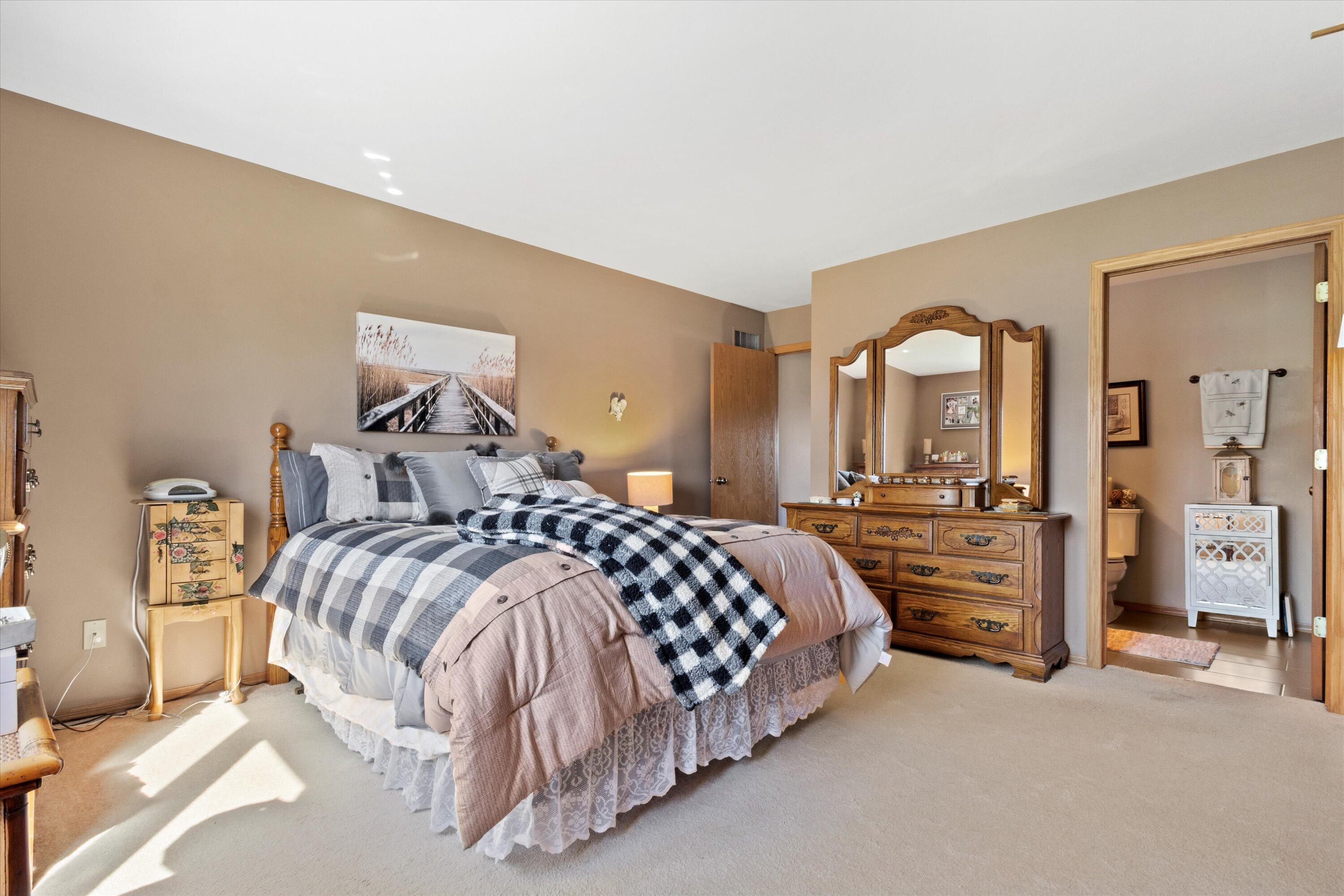 2433 W Honadel Blvd 2