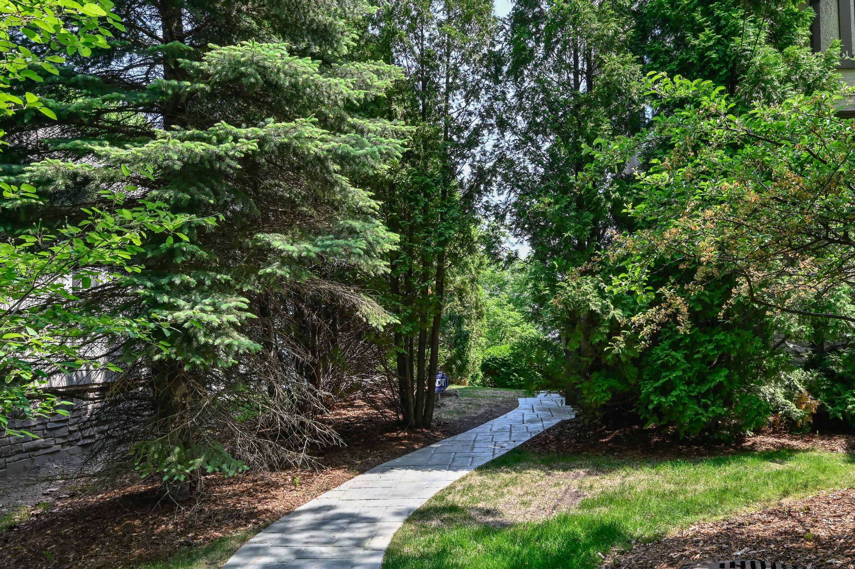 5486 N Lake Dr