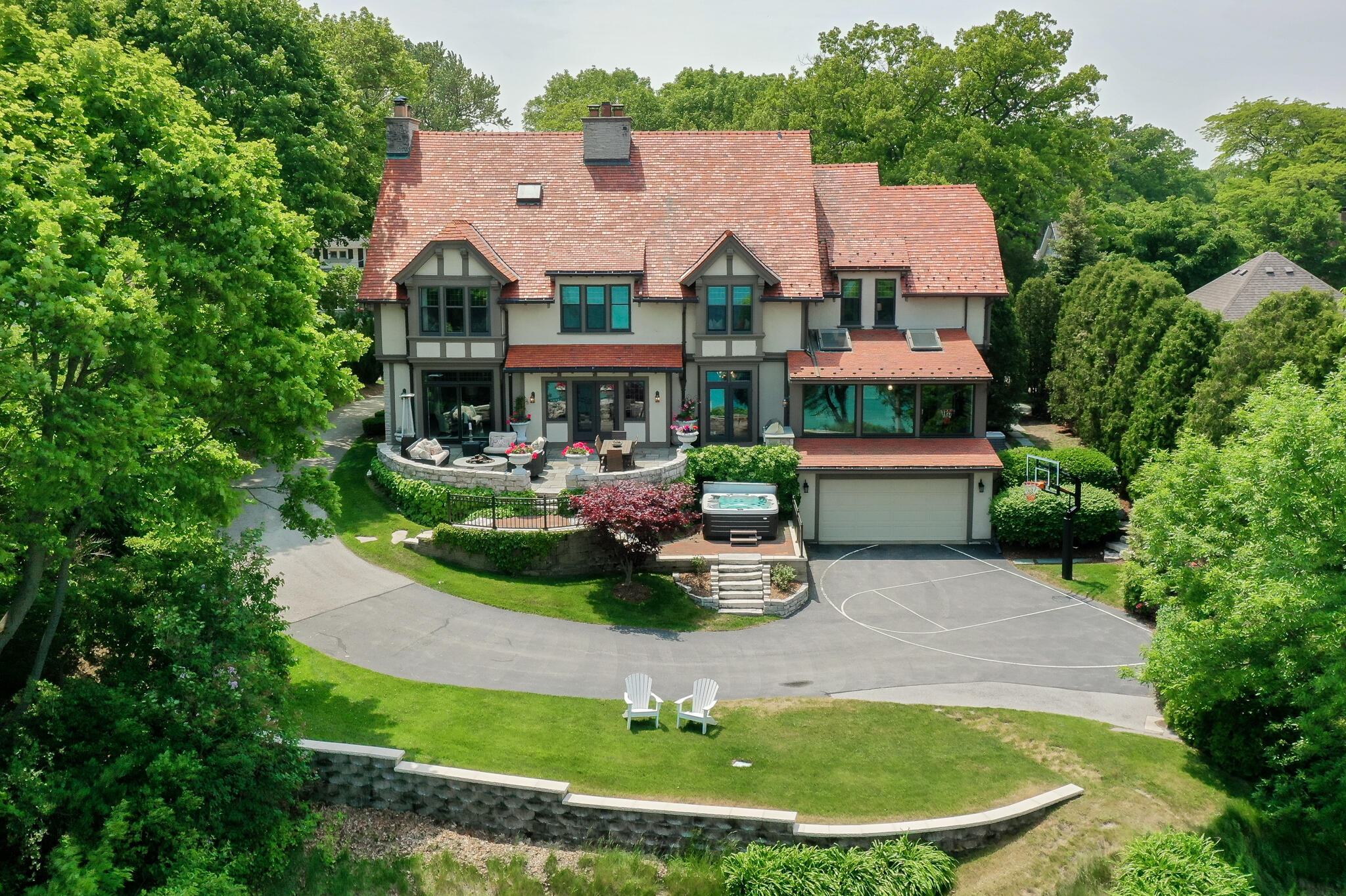 5486 N Lake Dr