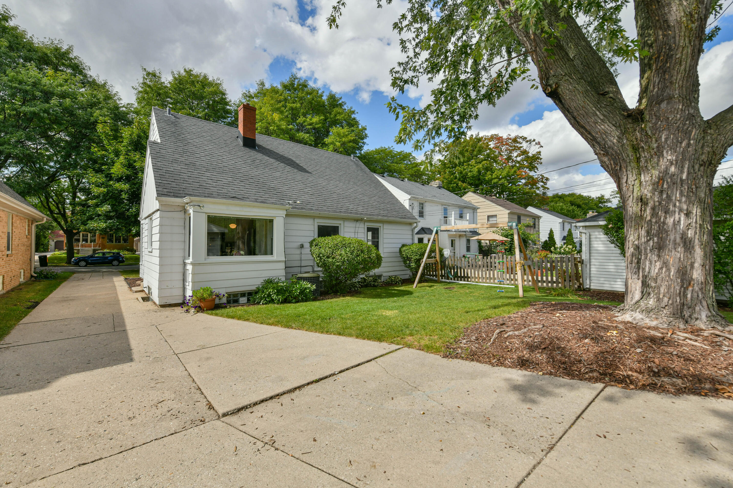 2354 N 84th St