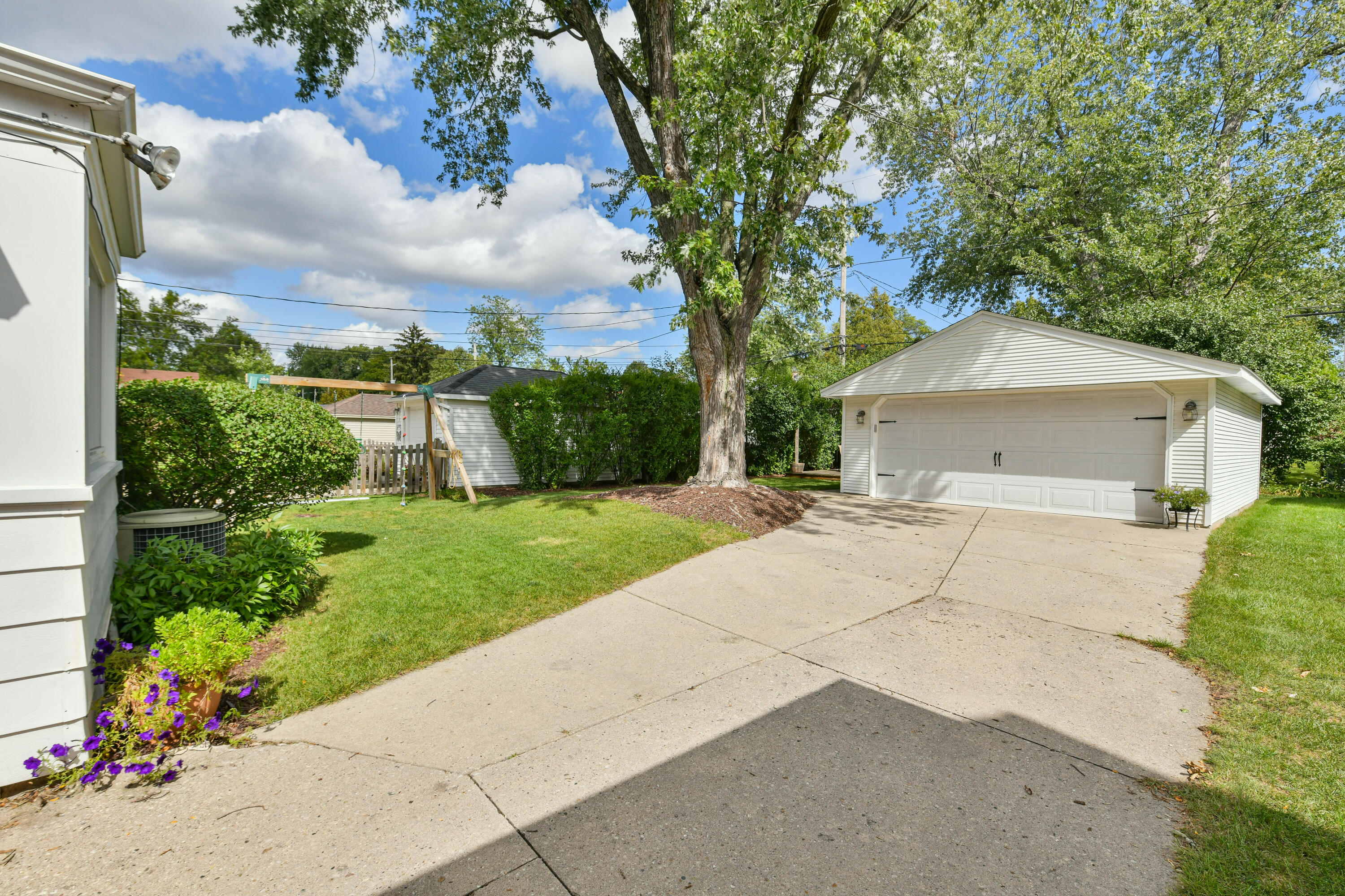 2354 N 84th St