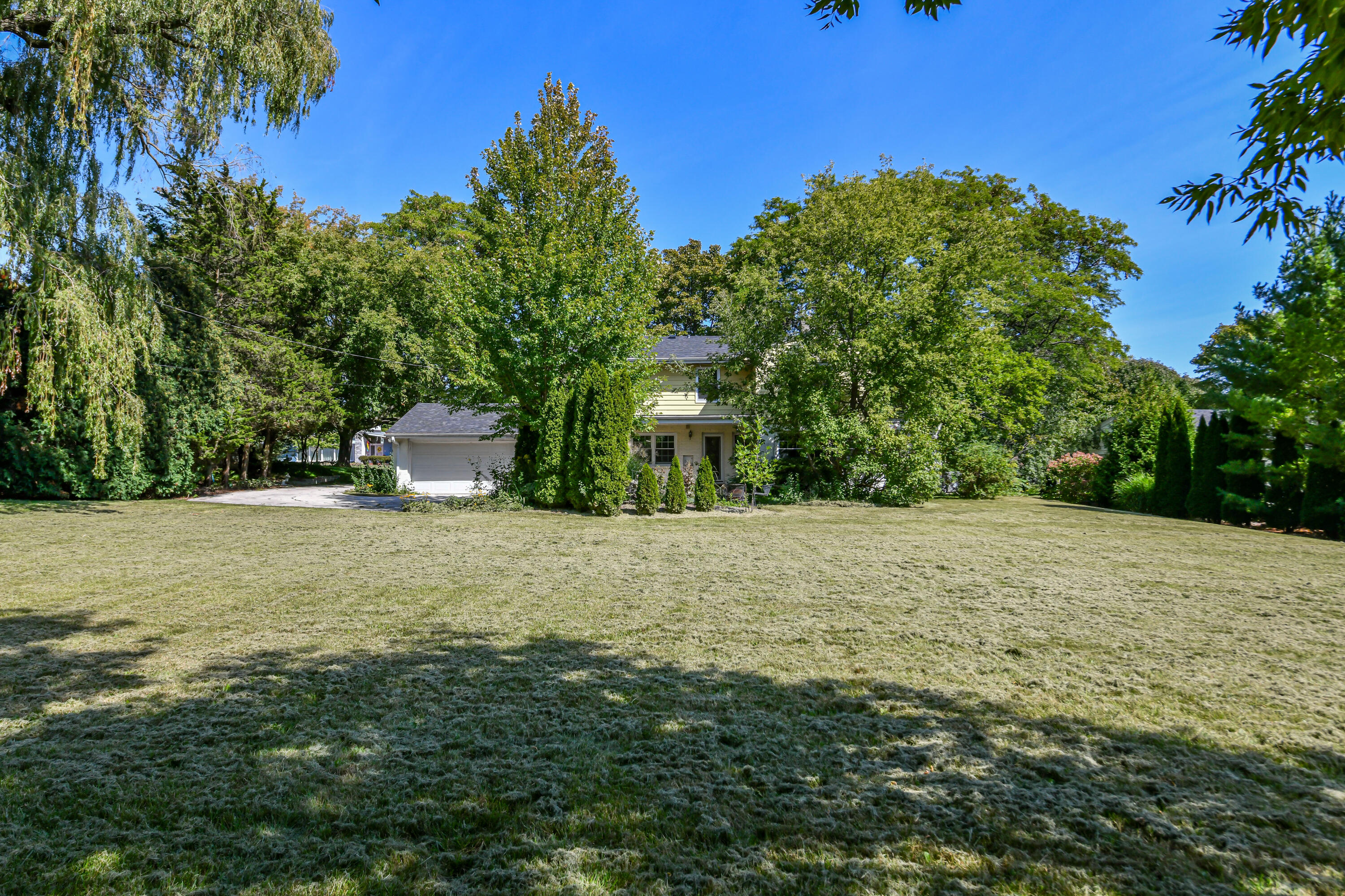 155 W Suburban Dr