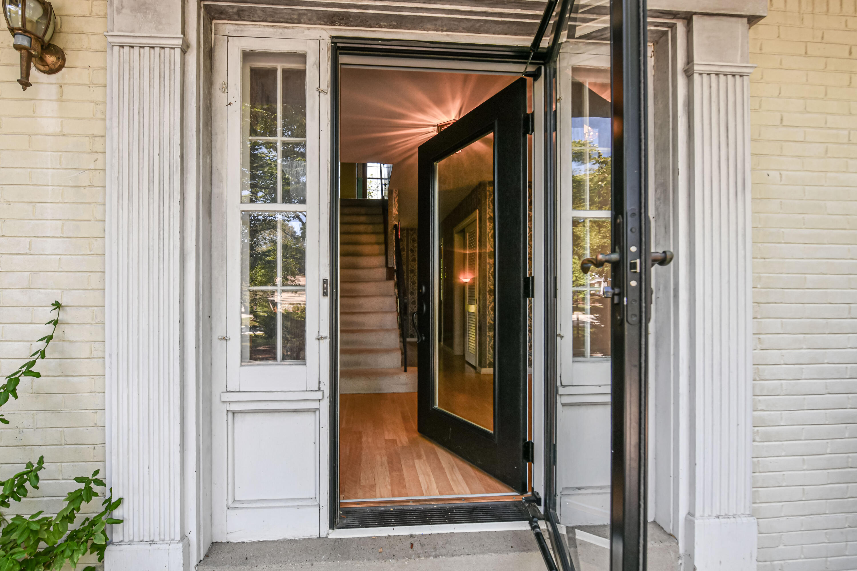 155 W Suburban Dr