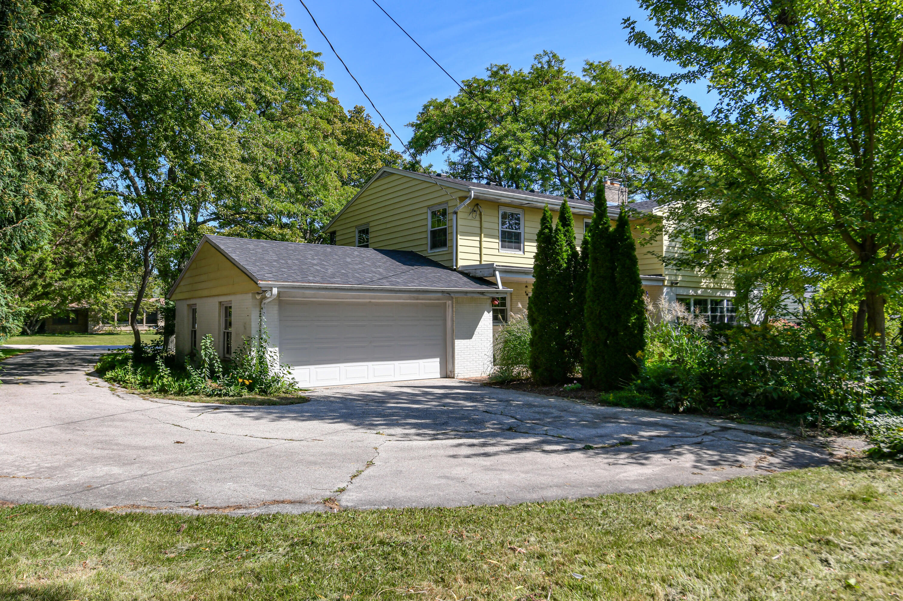 155 W Suburban Dr
