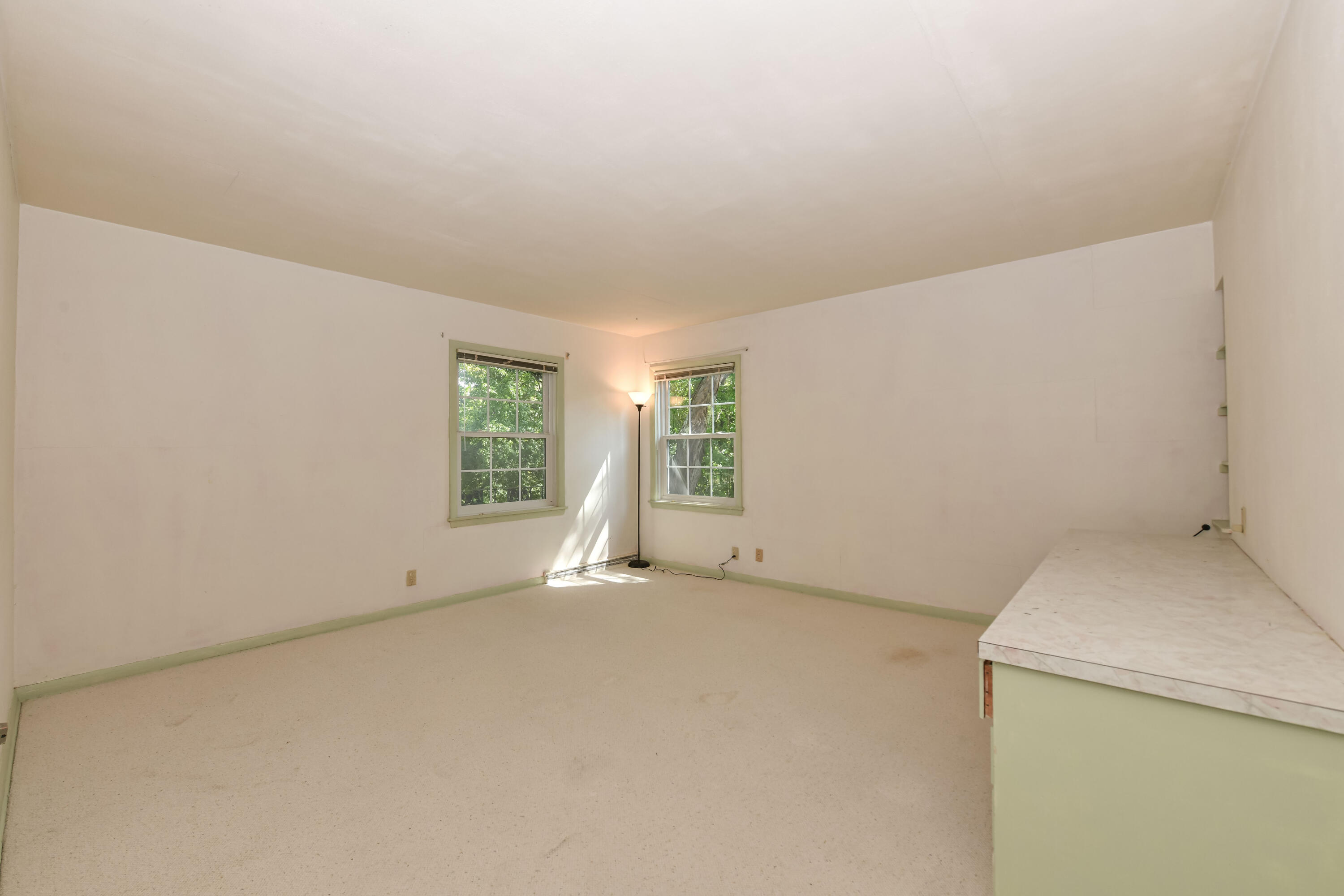 155 W Suburban Dr