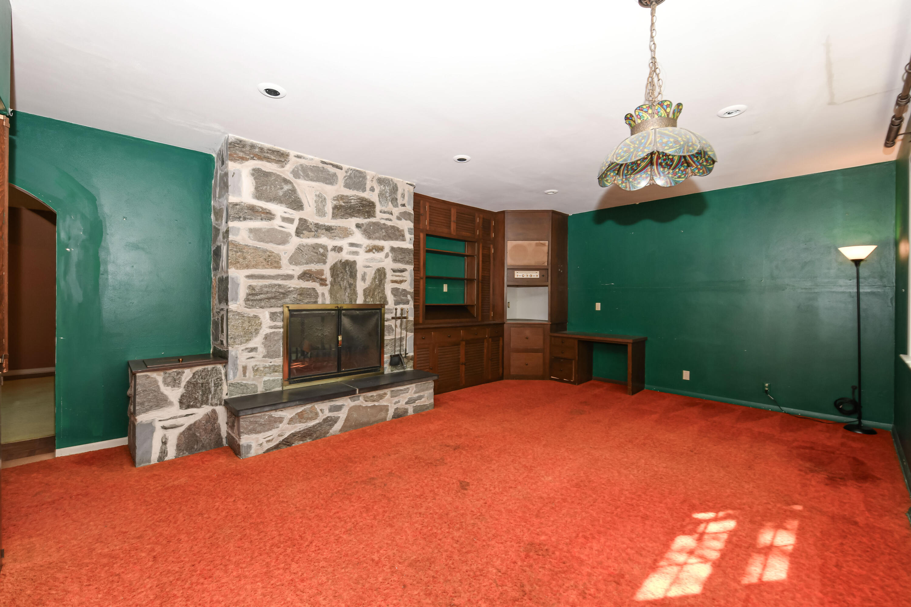 155 W Suburban Dr